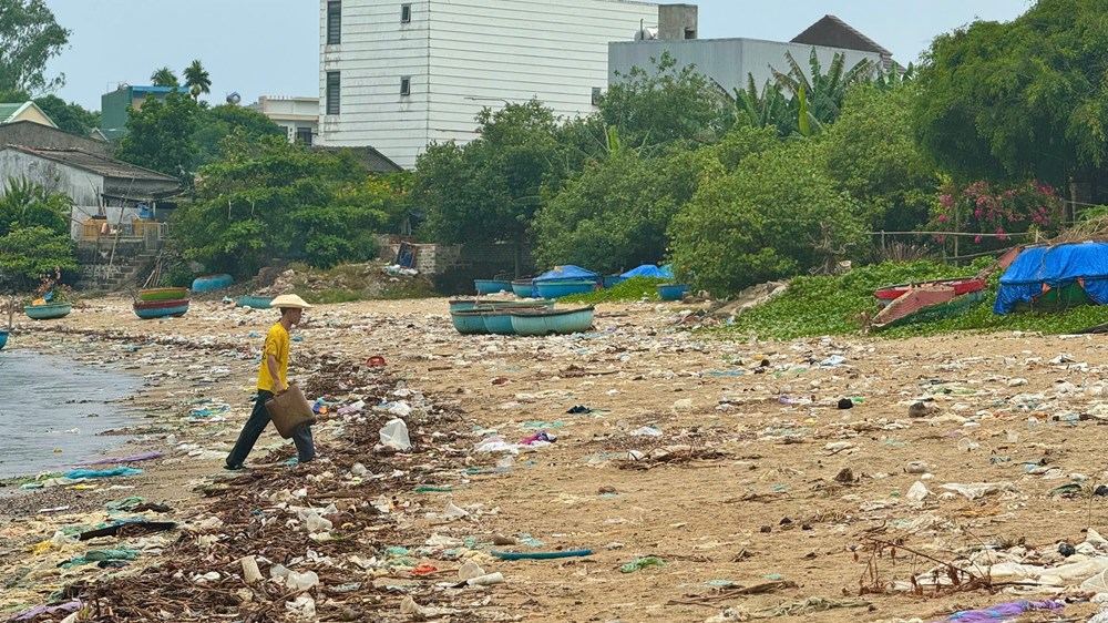 Rác thải nhựa, nỗi ám ảnh của người dân ven biển - ảnh 6