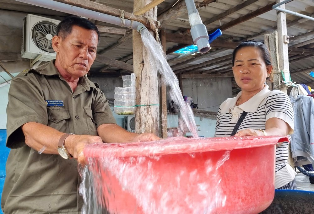 Vì sao người dân ở phường Phổ Thạnh chưa “mặn mà” sử dụng nước sạch? - ảnh 1