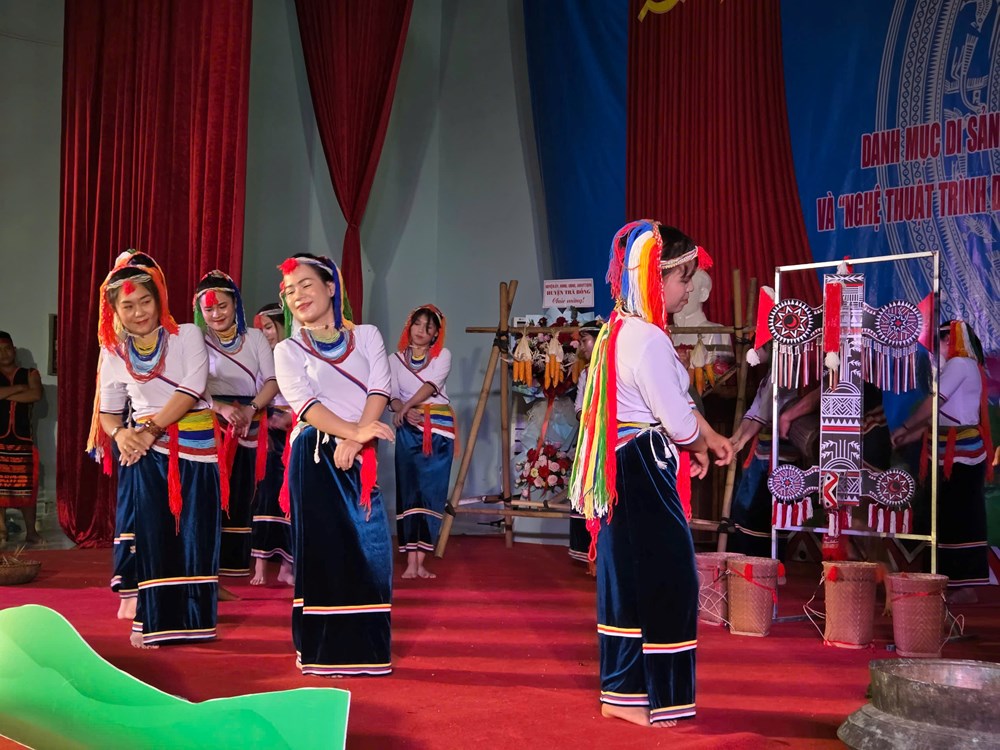 Công bố di sản văn hóa phi vật thể quốc gia Tết Ngã Rạ và Nghệ thuật Cà đáo của người Co - ảnh 4
