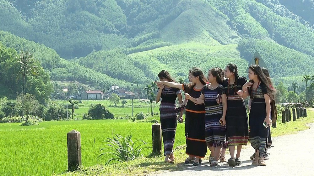 “Bệ đỡ” giúp hộ nghèo vươn lên trong cuộc sống - ảnh 2