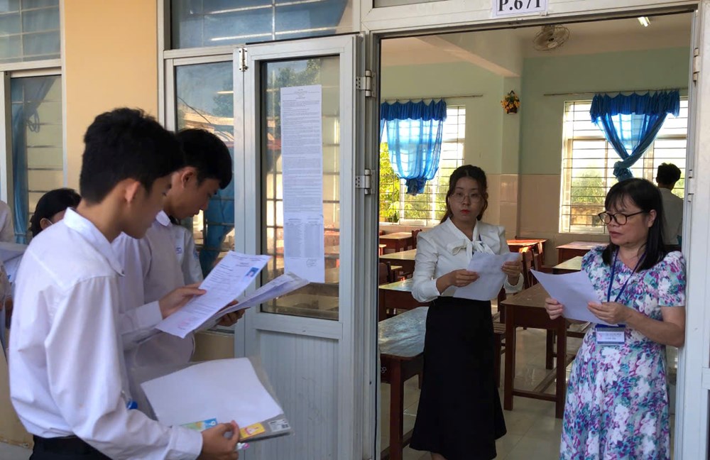 Gần 300 thí sinh huyện đảo Lý Sơn tham dự kỳ thi tốt nghiệp THPT 2025 - ảnh 1