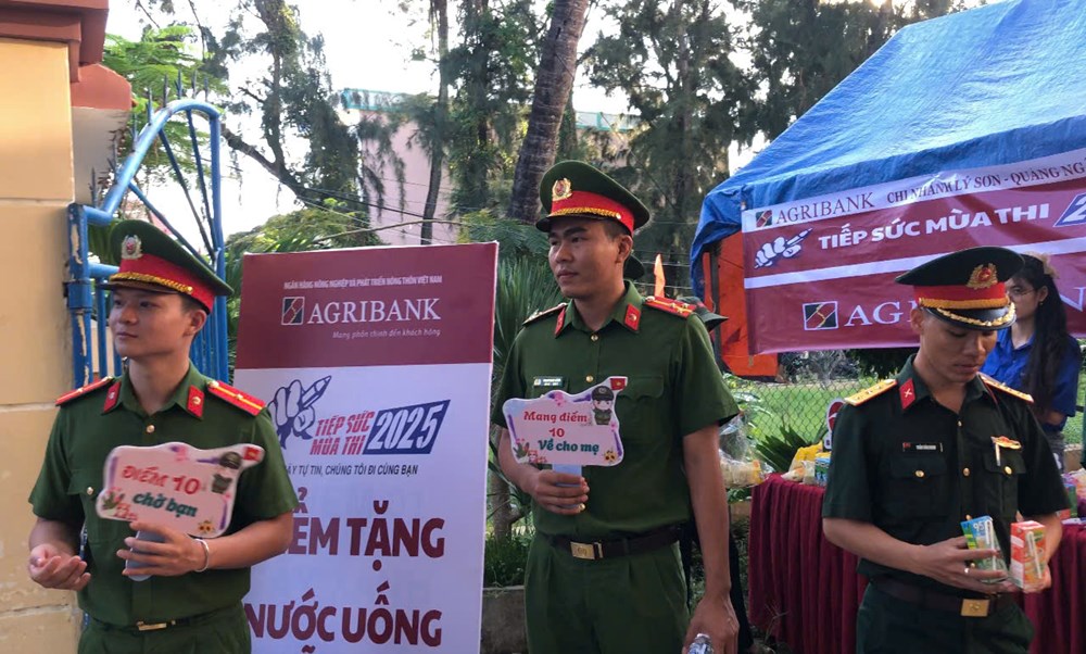 Gần 300 thí sinh huyện đảo Lý Sơn tham dự kỳ thi tốt nghiệp THPT 2025 - ảnh 3