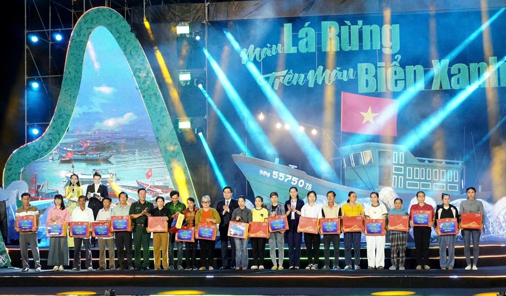 Chương trình chính luận nghệ thuật đặc biệt “Màu lá rừng trên màu biển xanh” - ảnh 5