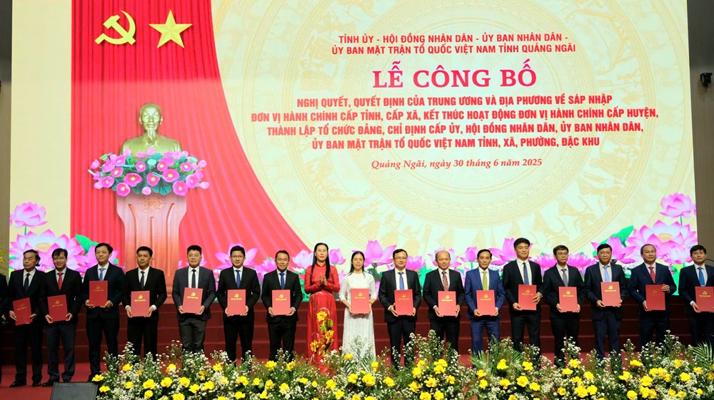 Quảng Ngãi công bố nghị quyết, quyết định về sáp nhập đơn vị hành chính cấp tỉnh, cấp xã - ảnh 6