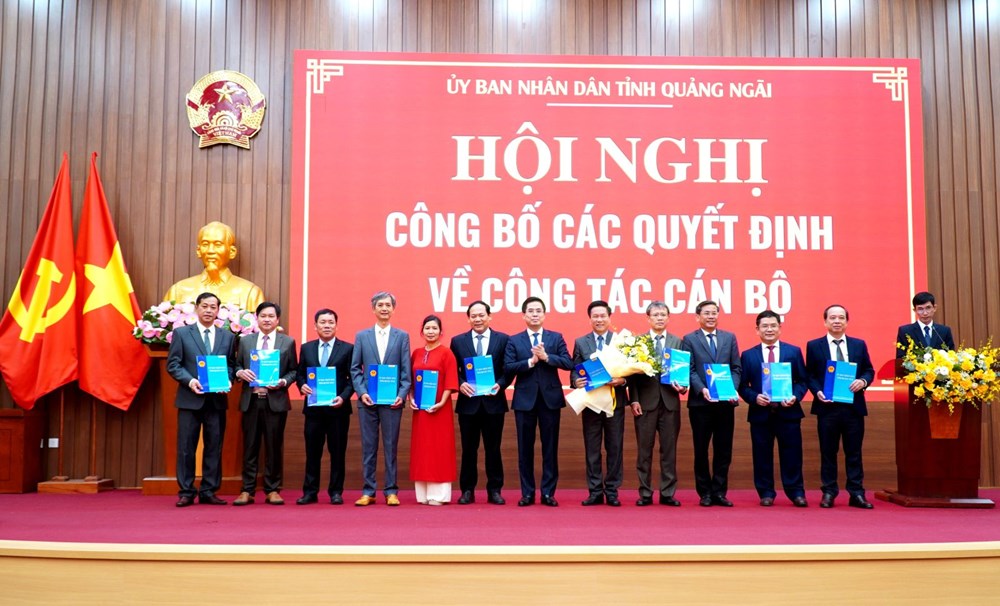 UBND tỉnh Quảng Ngãi công bố các Quyết định về công tác cán bộ - ảnh 2