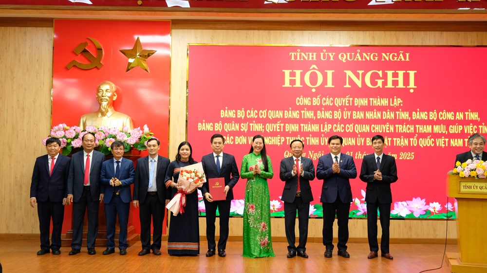 Tỉnh ủy Quảng Ngãi công bố quyết định thành lập các đảng bộ, cơ quan - ảnh 2
