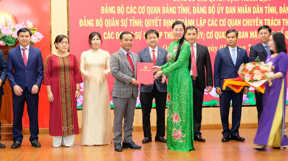 Tỉnh ủy Quảng Ngãi công bố quyết định thành lập các đảng bộ, cơ quan - ảnh 1