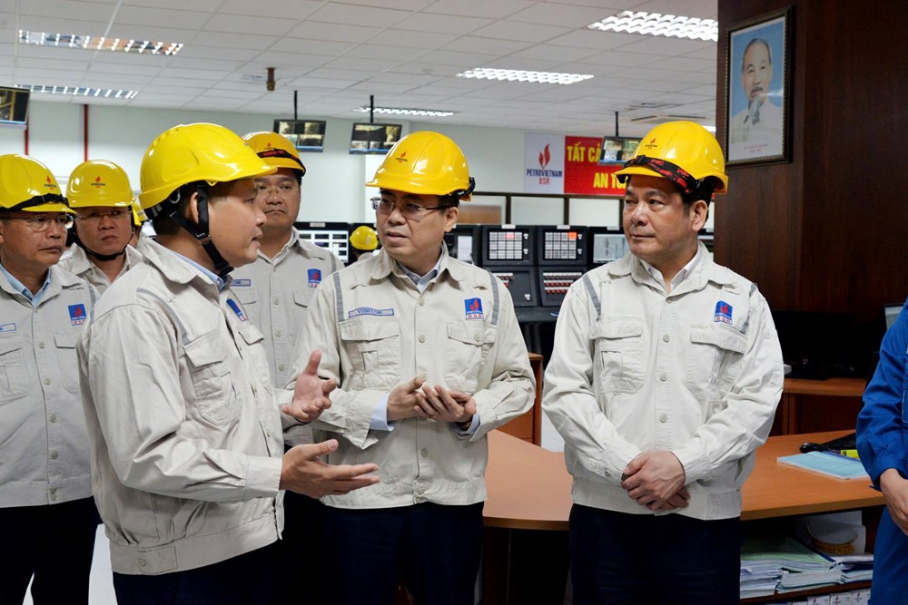 Quảng Ngãi phát triển công nghiệp theo hướng bền vững - ảnh 2