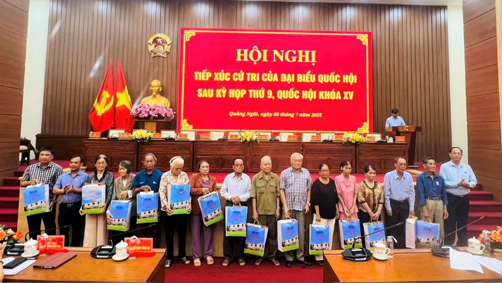 Phó Chủ tịch Quốc hội Trần Quang Phương tiếp xúc cử tri phường Cẩm Thành, Quảng Ngãi - ảnh 2