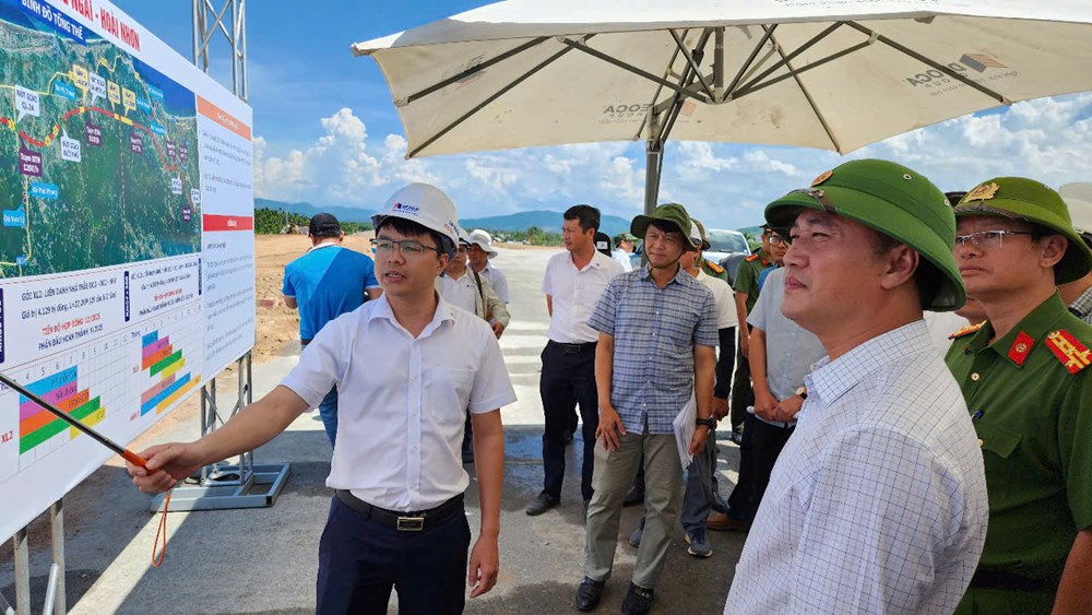 Đẩy nhanh tiến độ thi công Quảng Ngãi - Hoài Nhơn đưa công trình vào khai thác trong tháng 12 - ảnh 2