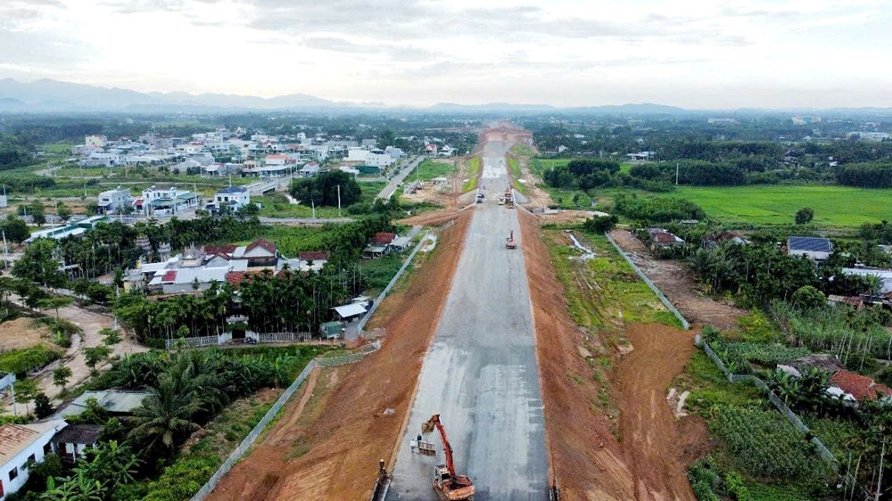 Đẩy nhanh tiến độ thi công Quảng Ngãi - Hoài Nhơn đưa công trình vào khai thác trong tháng 12 - ảnh 1
