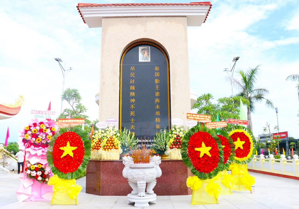 Lễ tưởng niệm 140 năm ngày mất chí sĩ yêu nước Lê Trung Đình - ảnh 5