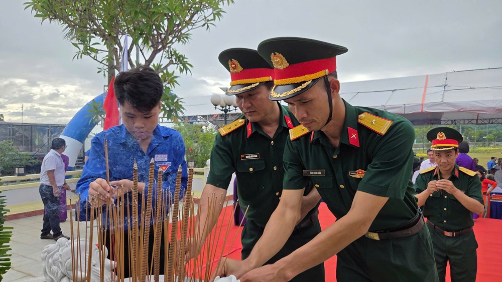 Lễ tưởng niệm 140 năm ngày mất chí sĩ yêu nước Lê Trung Đình - ảnh 4