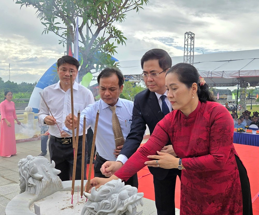 Lễ tưởng niệm 140 năm ngày mất chí sĩ yêu nước Lê Trung Đình - ảnh 3