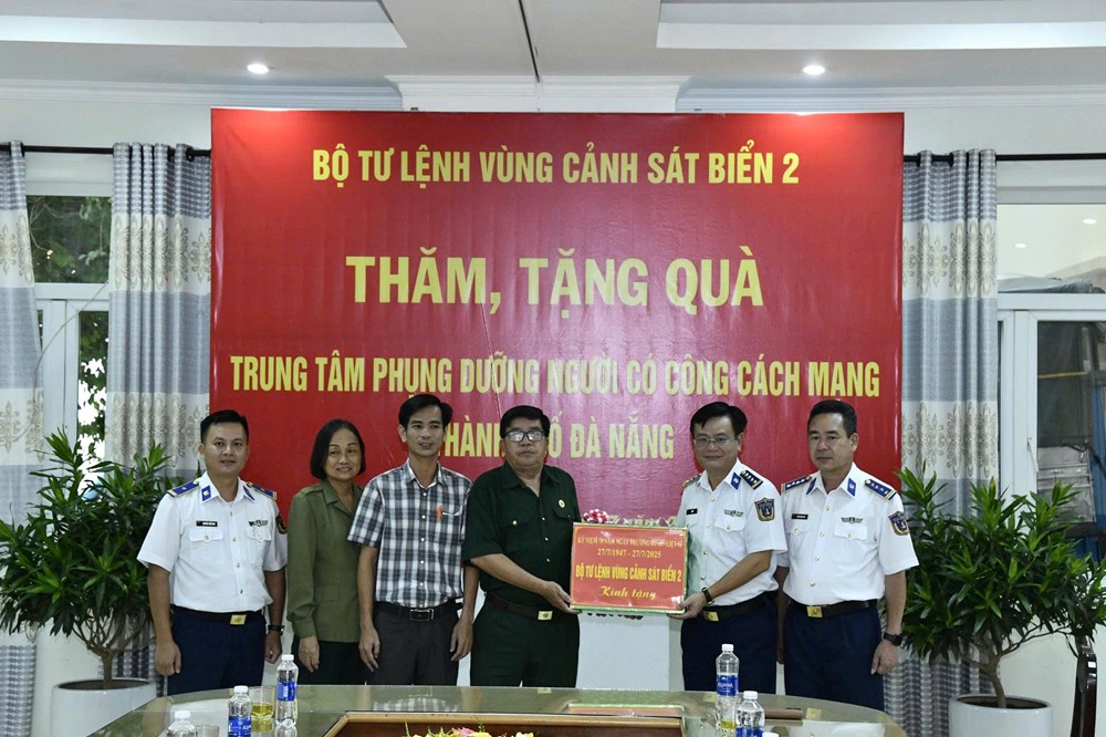 Bộ Tư lệnh Vùng Cảnh sát biển 2 tổ chức nhiều hoạt động “Đền ơn đáp nghĩa” - ảnh 2