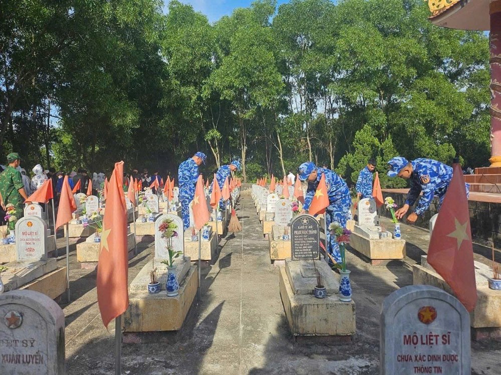 Bộ Tư lệnh Vùng Cảnh sát biển 2 tổ chức nhiều hoạt động “Đền ơn đáp nghĩa” - ảnh 3