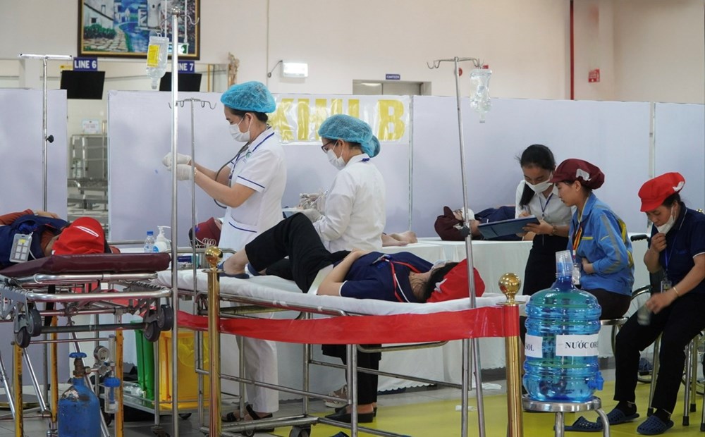 Diễn tập xử lý tình huống ngộ độc thực phẩm tập thể ở khu công nghiệp - ảnh 2