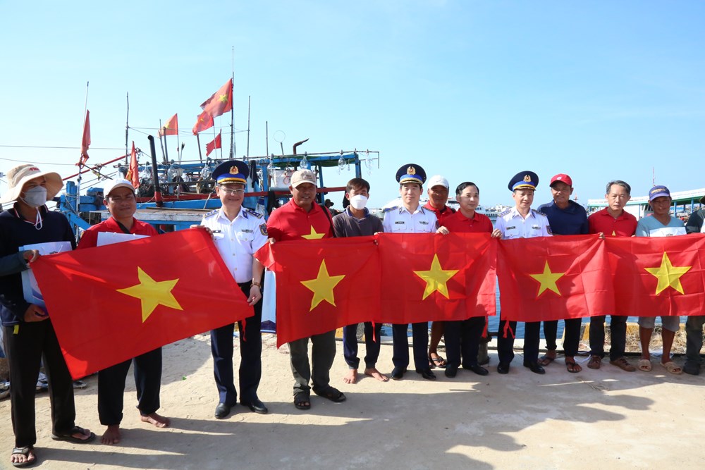 Tô thắm hình ảnh “Bộ đội Cụ Hồ” - Người chiến sĩ Cảnh sát biển - ảnh 2