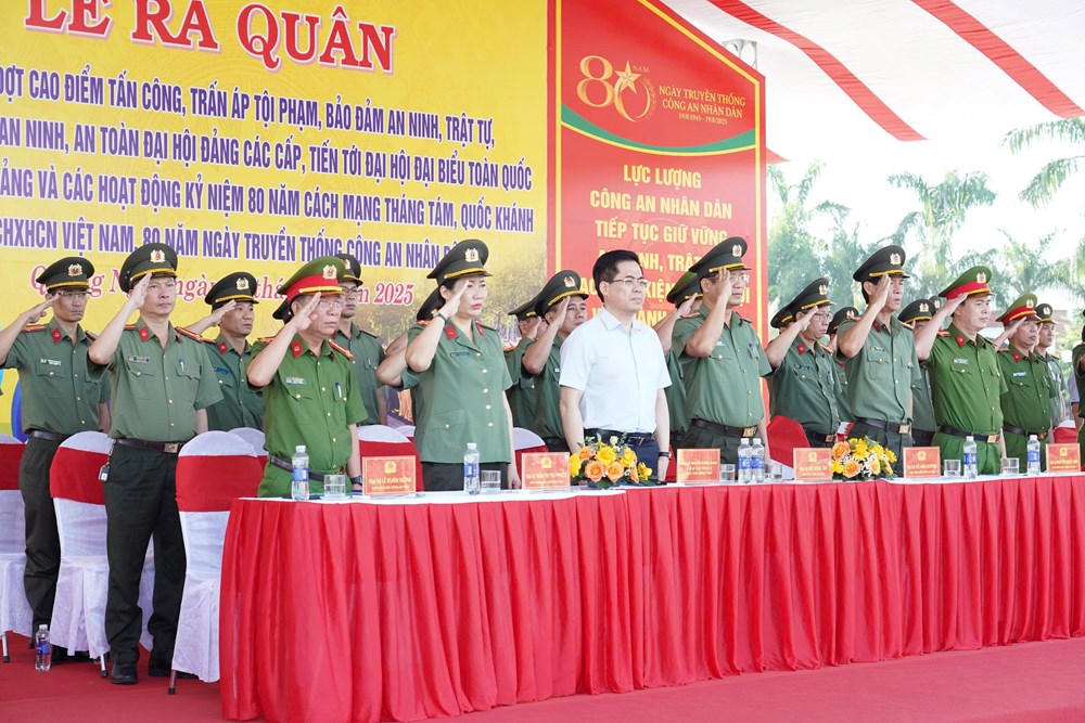 Ra quân thực hiện đợt cao điểm tấn công, trấn áp tội phạm, bảo đảm ANTT - ảnh 1