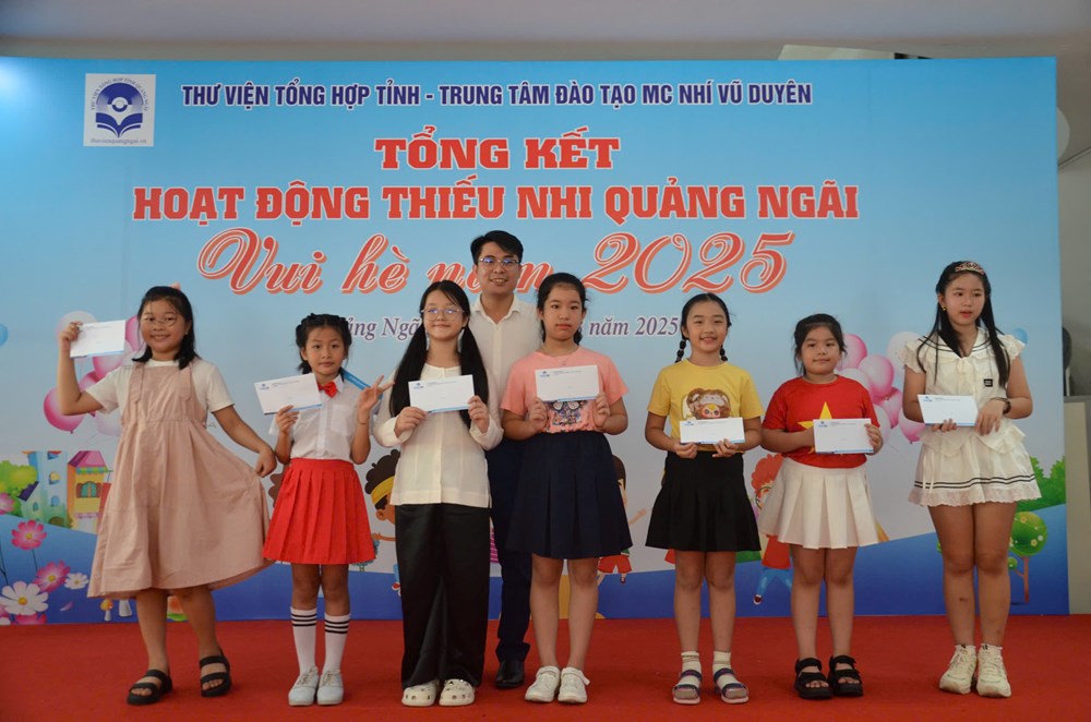 Sôi nổi hoạt động hè ở Thư viện Tổng hợp Quảng Ngãi - ảnh 6