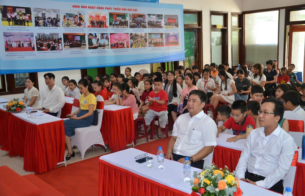 Sôi nổi hoạt động hè ở Thư viện Tổng hợp Quảng Ngãi - ảnh 1