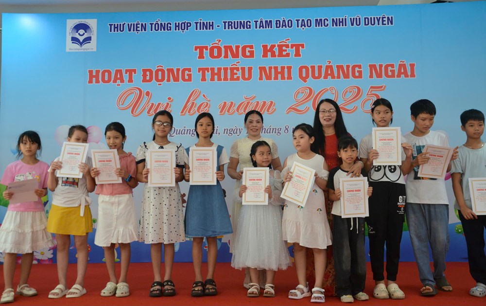 Sôi nổi hoạt động hè ở Thư viện Tổng hợp Quảng Ngãi - ảnh 4