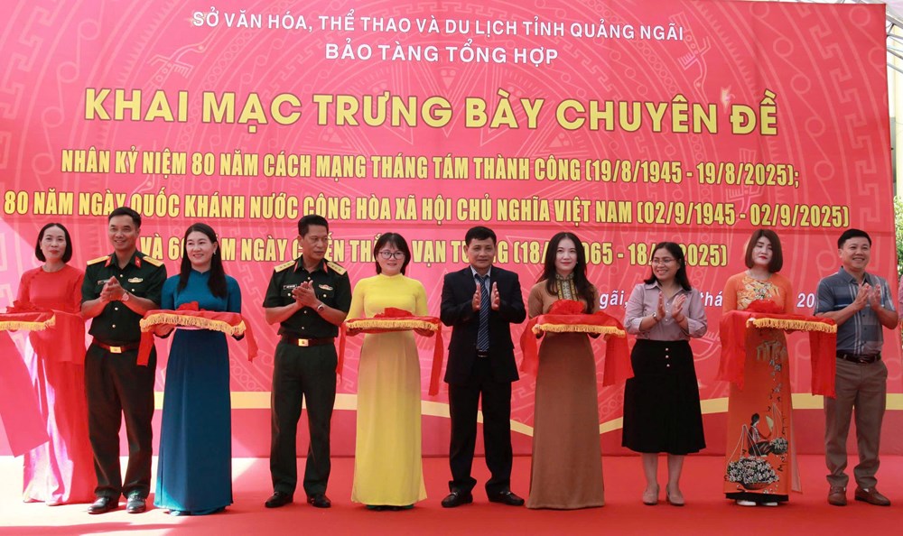 Khai mạc trưng bày chuyên đề nhân kỷ niệm 80 năm Cách mạng Tháng Tám và Quốc khánh 2.9 - ảnh 1