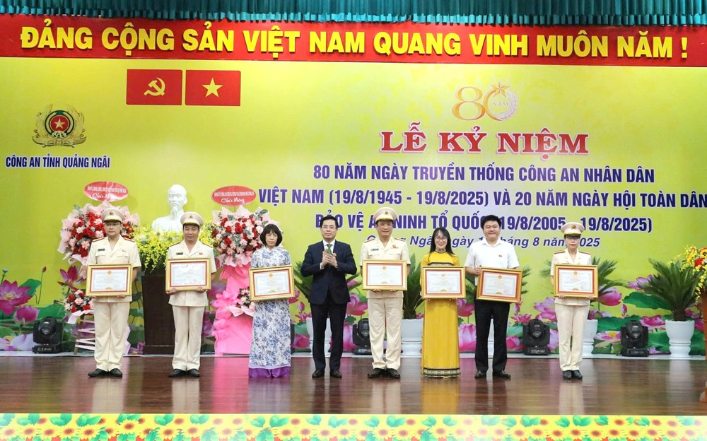 Công an Quảng Ngãi phát huy truyền thống vẻ vang, phẩm chất cách mạng - ảnh 4
