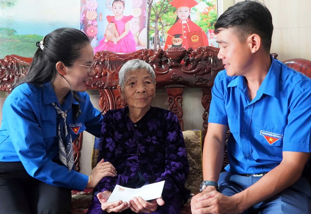 Tuổi trẻ LLVT Quảng Ngãi về nguồn tại xã Vạn Tường - ảnh 4