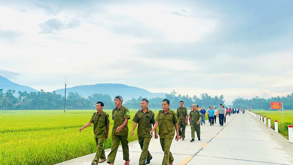 Sôi nổi hưởng ứng phong trào “Cùng Việt Nam tiến bước” ở Quảng Ngãi - ảnh 6