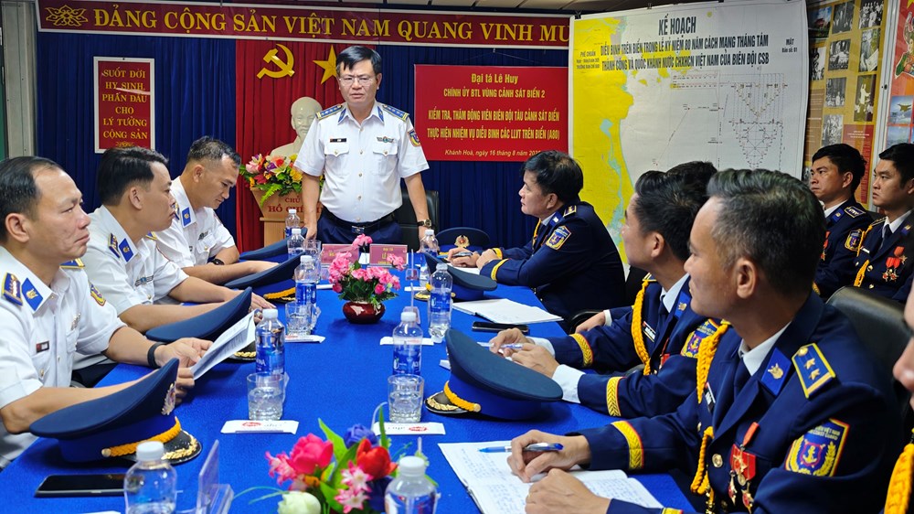 Thăm, động viên tàu Cảnh sát biển thực hiện nhiệm vụ A80 - ảnh 4