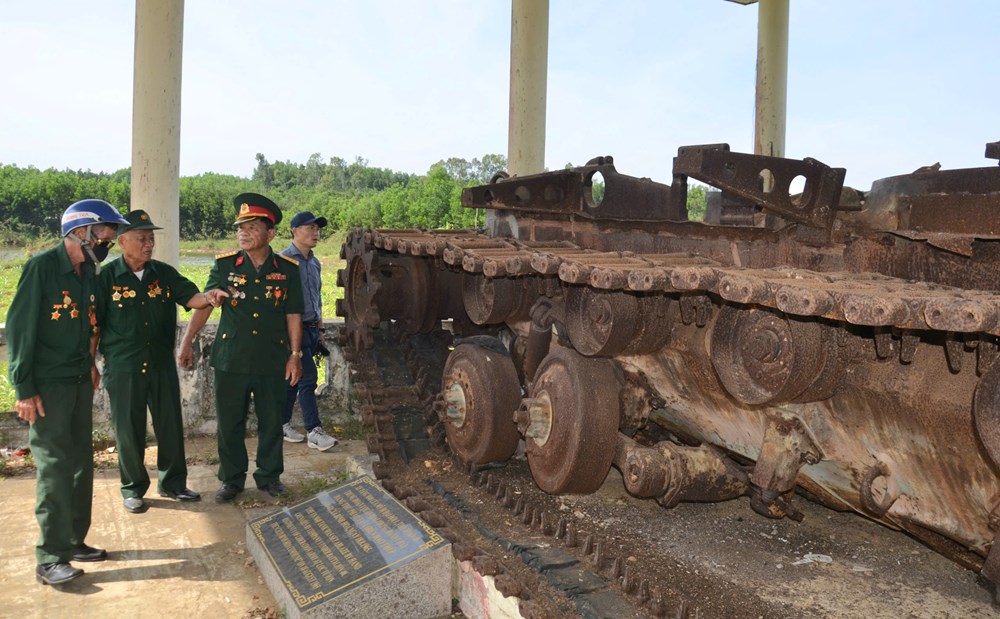 Xúc động trở lại thăm chiến trường xưa - ảnh 2