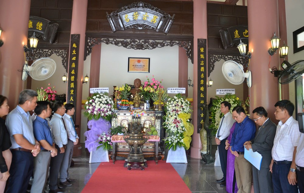 Dâng hương tưởng niệm 161 năm ngày Anh hùng dân tộc Trương Định tuẫn tiết - ảnh 1