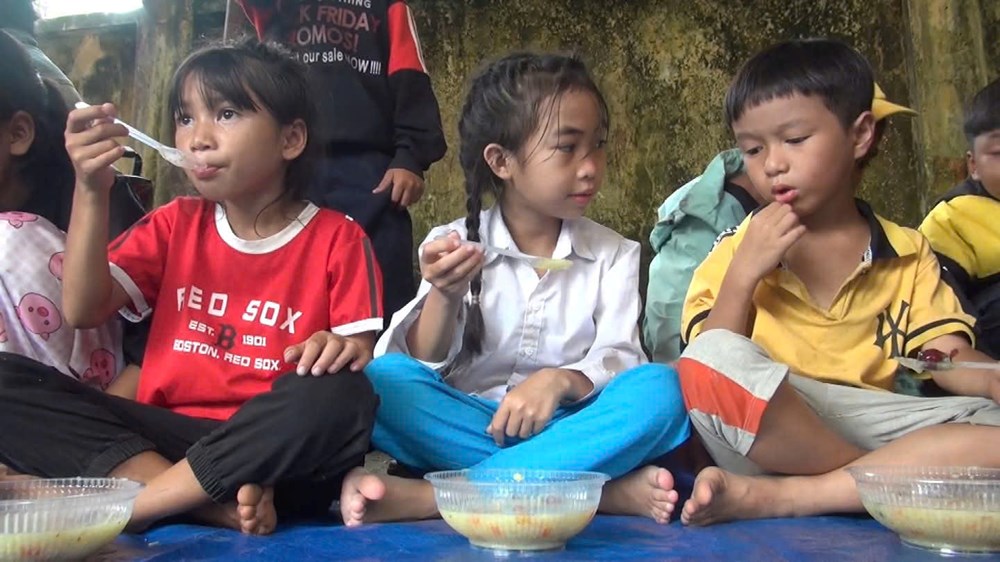 “Chở yêu thương” đến với đồng bào vùng cao - ảnh 3