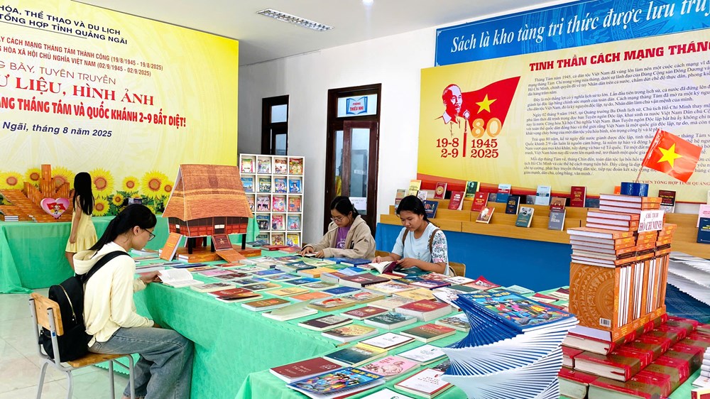 Trưng bày sách chủ đề “Tinh thần cách mạng tháng Tám và Quốc khánh 2.9 – Bất diệt” - ảnh 1