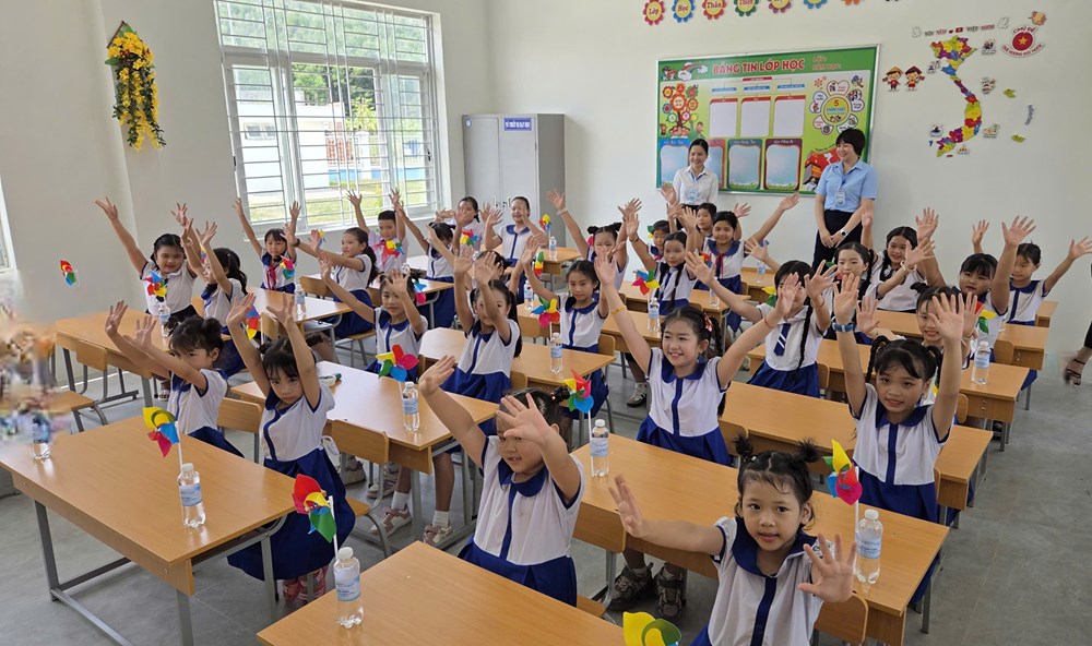 Niềm vui trong ngôi trường mới “Mầm xanh nơi đầu sóng” - ảnh 4
