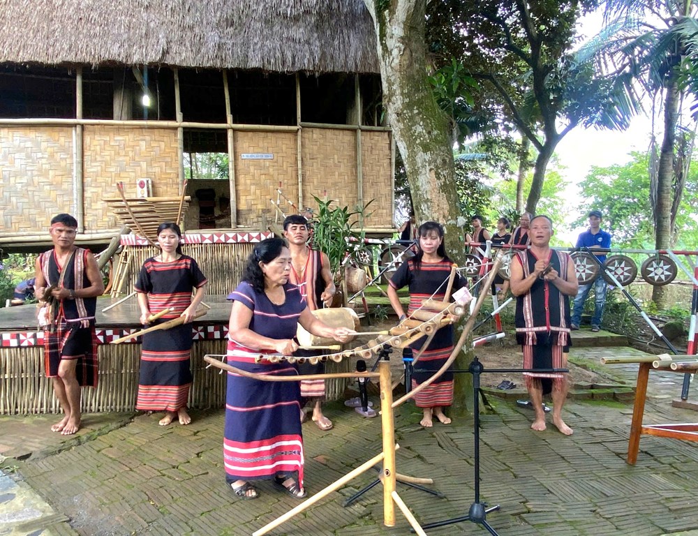 Quảng Ngãi biểu diễn chương trình nghệ thuật “Tiếng vọng buôn làng” - ảnh 1