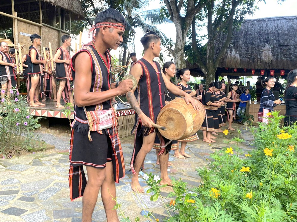 Quảng Ngãi biểu diễn chương trình nghệ thuật “Tiếng vọng buôn làng” - ảnh 2