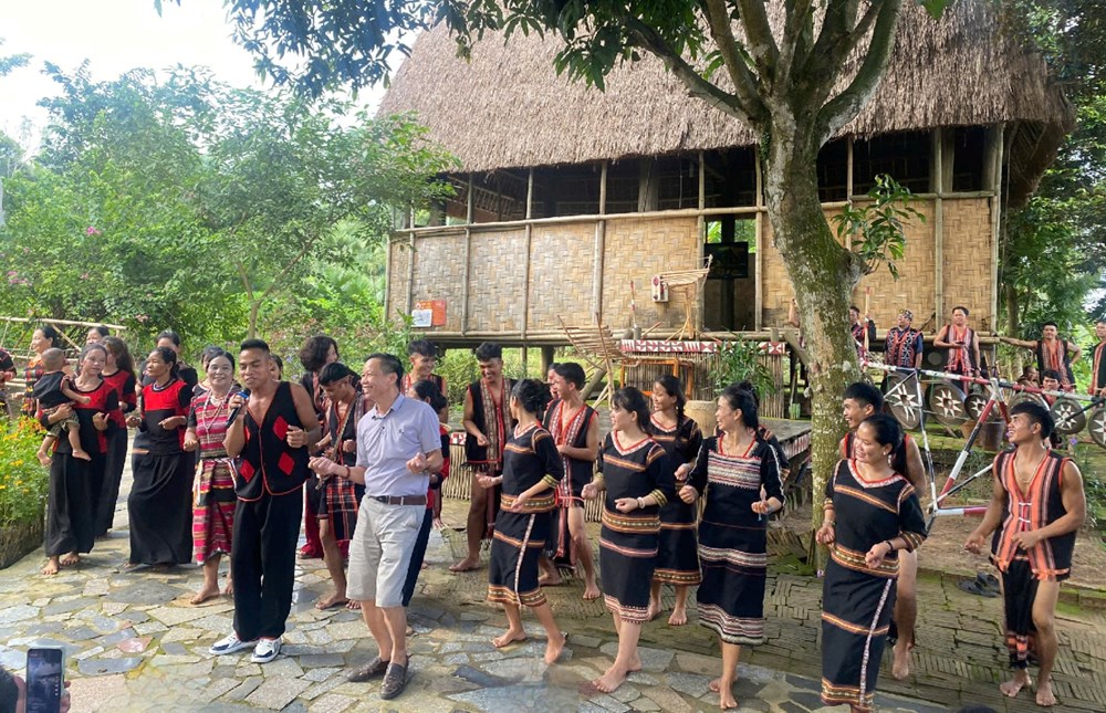 Quảng Ngãi biểu diễn chương trình nghệ thuật “Tiếng vọng buôn làng” - ảnh 3