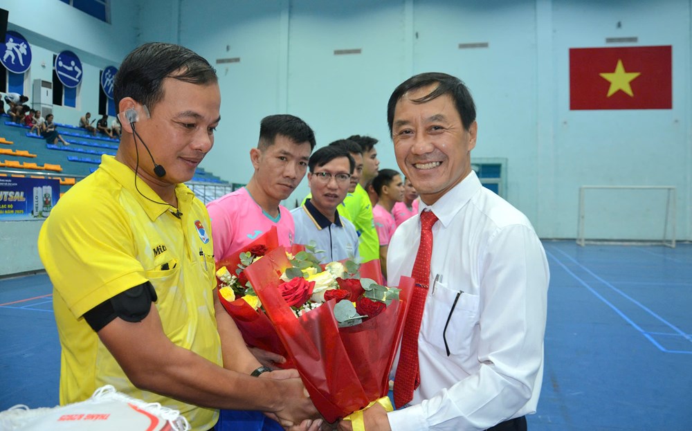 Khai mạc giải bóng đá Futsal các câu lạc bộ tỉnh Quảng Ngãi - ảnh 2