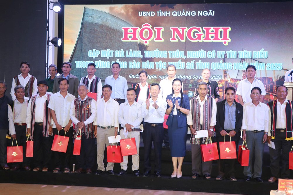 Đồng bào các DTTS Quảng Ngãi chung sức xây dựng quê hương - ảnh 3