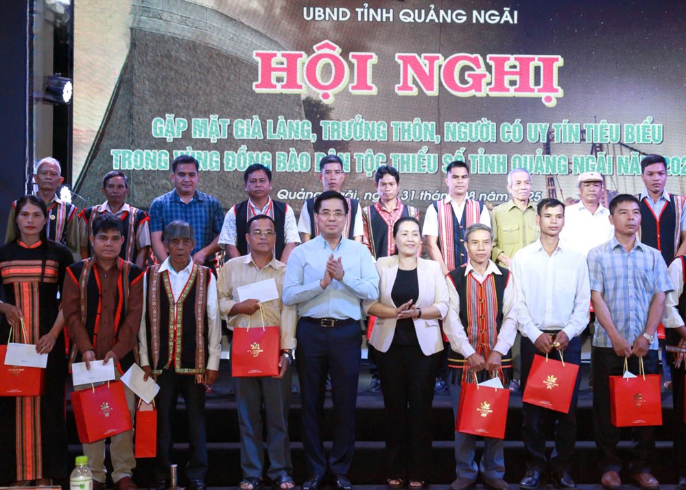 Đồng bào các DTTS Quảng Ngãi chung sức xây dựng quê hương - ảnh 5