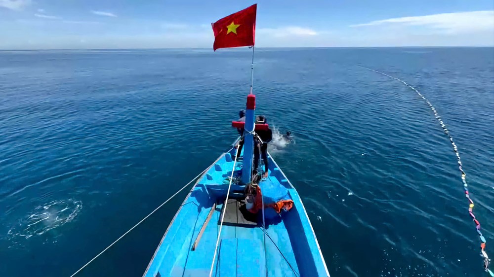 Cờ Tổ quốc trên những con tàu vươn khơi - ảnh 4