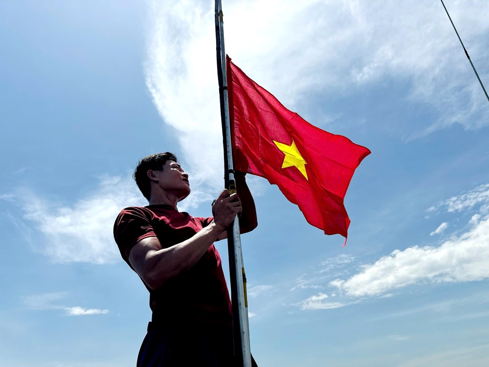 Cờ Tổ quốc trên những con tàu vươn khơi - ảnh 3