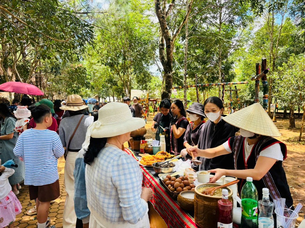Quảng Ngãi đón hơn 193 nghìn lượt du khách dịp lễ Quốc khánh - ảnh 4