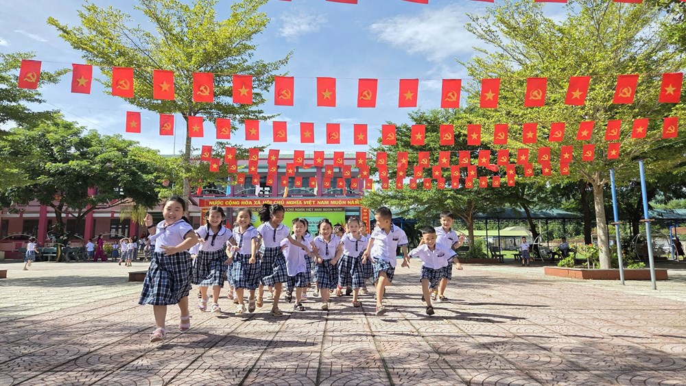Vùng cao Quảng Ngãi sẵn sàng chào đón năm học mới - ảnh 5