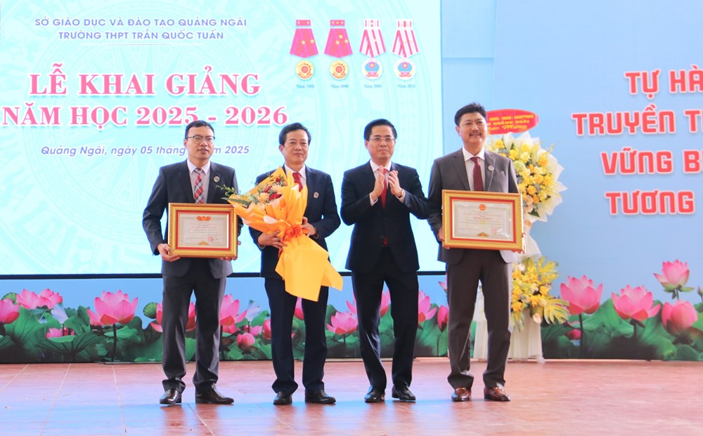 Gần 444.600 học sinh và hơn 31.800 cán bộ, giáo viên dự Lễ khai giảng năm học mới - ảnh 4