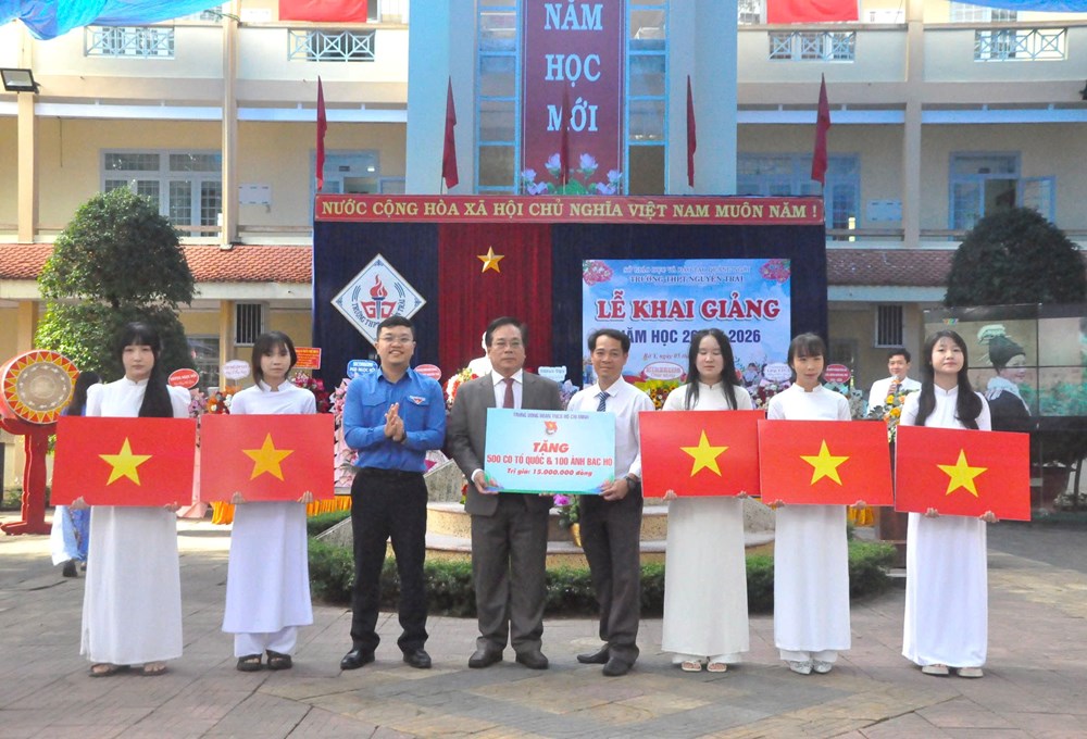 Gần 444.600 học sinh và hơn 31.800 cán bộ, giáo viên dự Lễ khai giảng năm học mới - ảnh 2