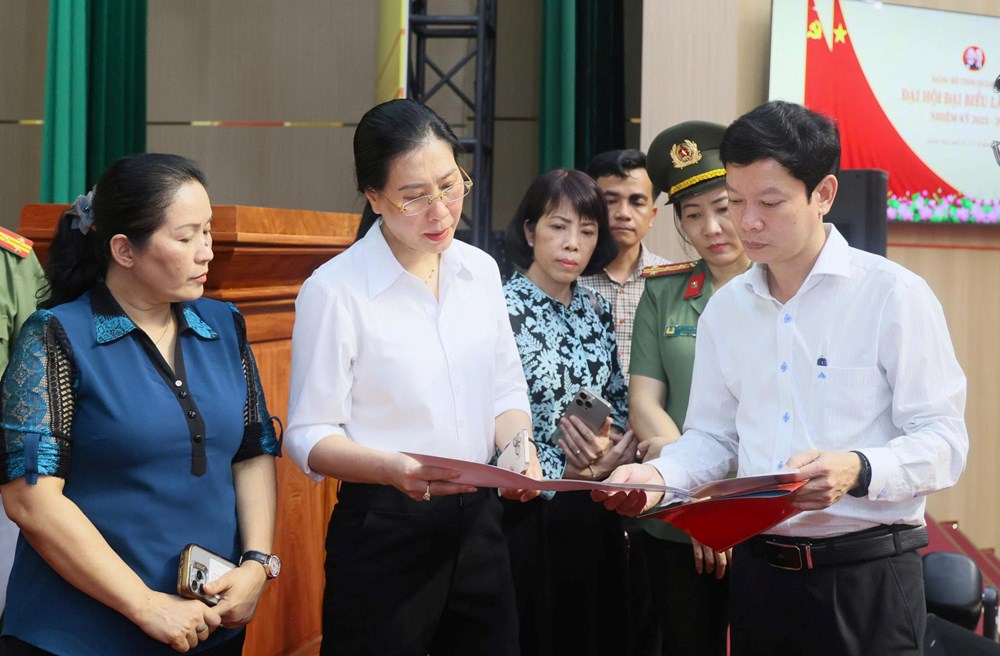 Đẩy mạnh công tác tuyên truyền trực quan chào mừng Đại hội Đảng bộ tỉnh Quảng Ngãi - ảnh 2