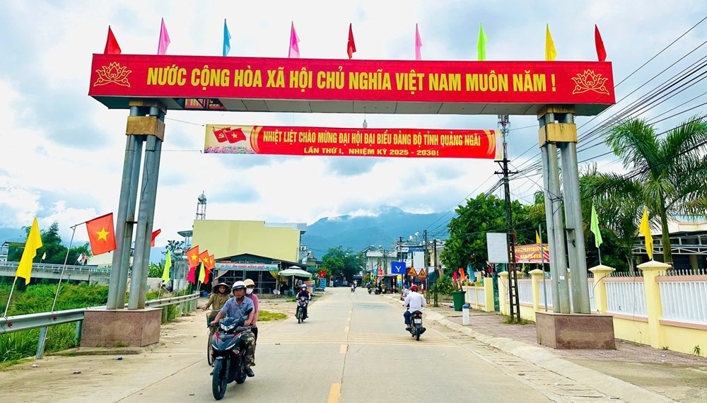 Đẩy mạnh công tác tuyên truyền trực quan chào mừng Đại hội Đảng bộ tỉnh Quảng Ngãi - ảnh 3